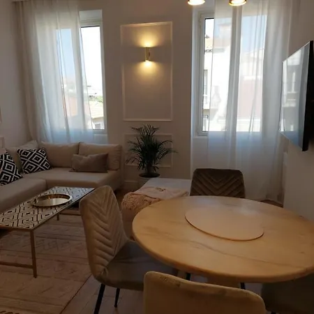 Raphael's Apartment, Classe 3 Etoiles Апартаменты