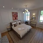 Raphael's Apartment, Classe 3 Etoiles Апартаменты *